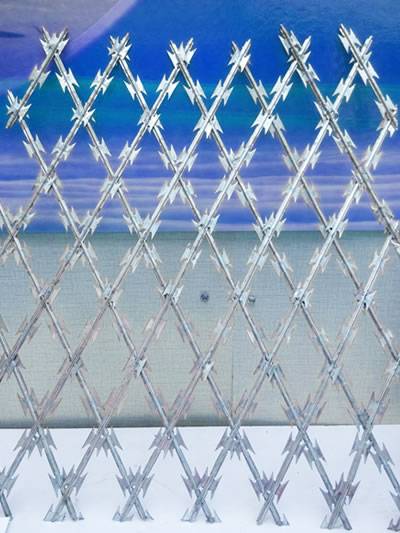 Welded bto22 100mm x 200mm Razor Wire Mesh