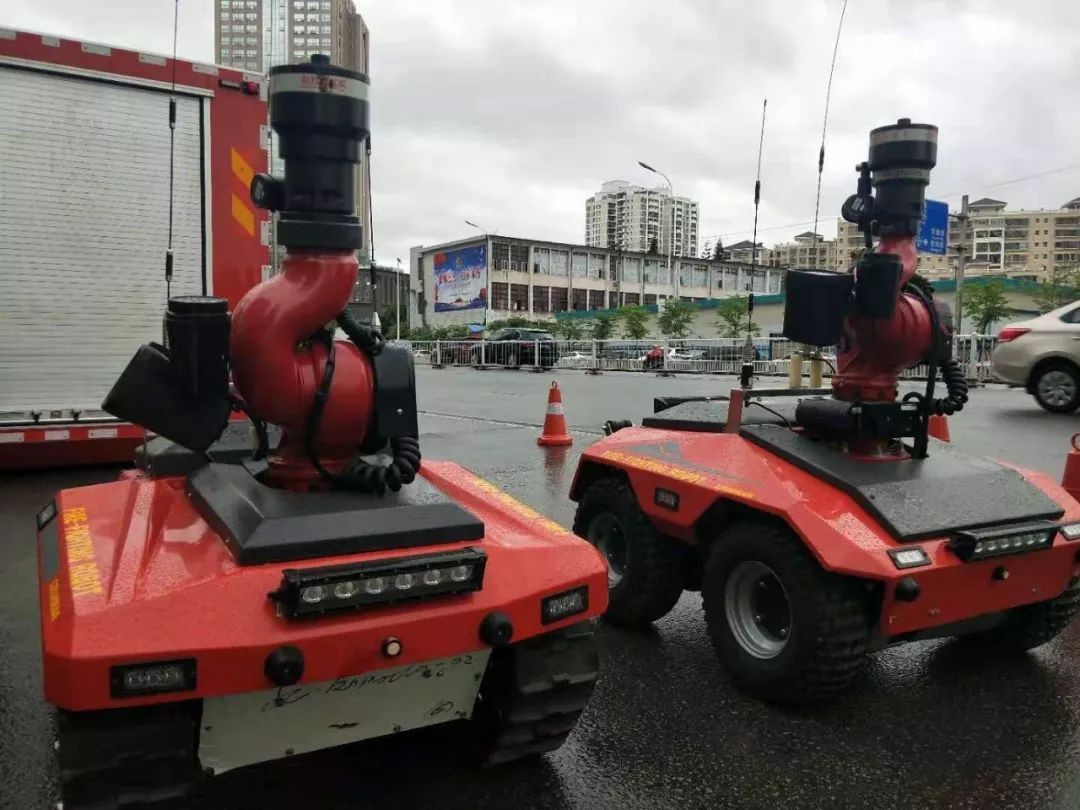 Easy Operate Safey Water Rescue Robot for Fire Fighting robot china factory