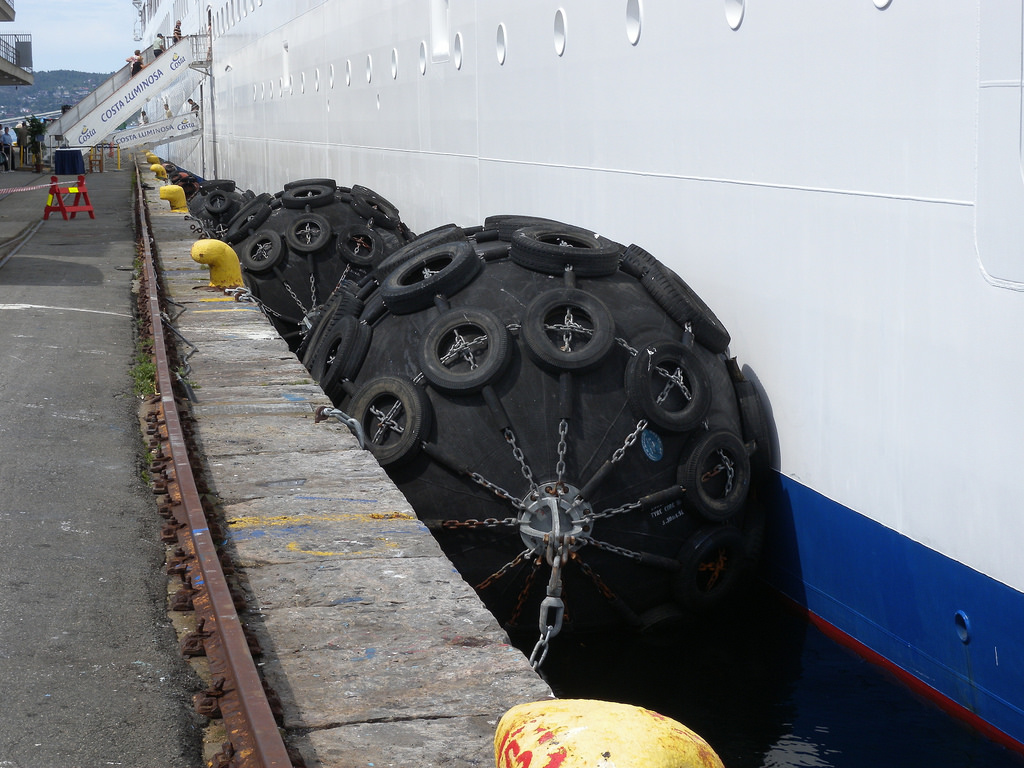 50Kpa Pneumatic Rubber Fender Yokohama Rubber Marine Fenders