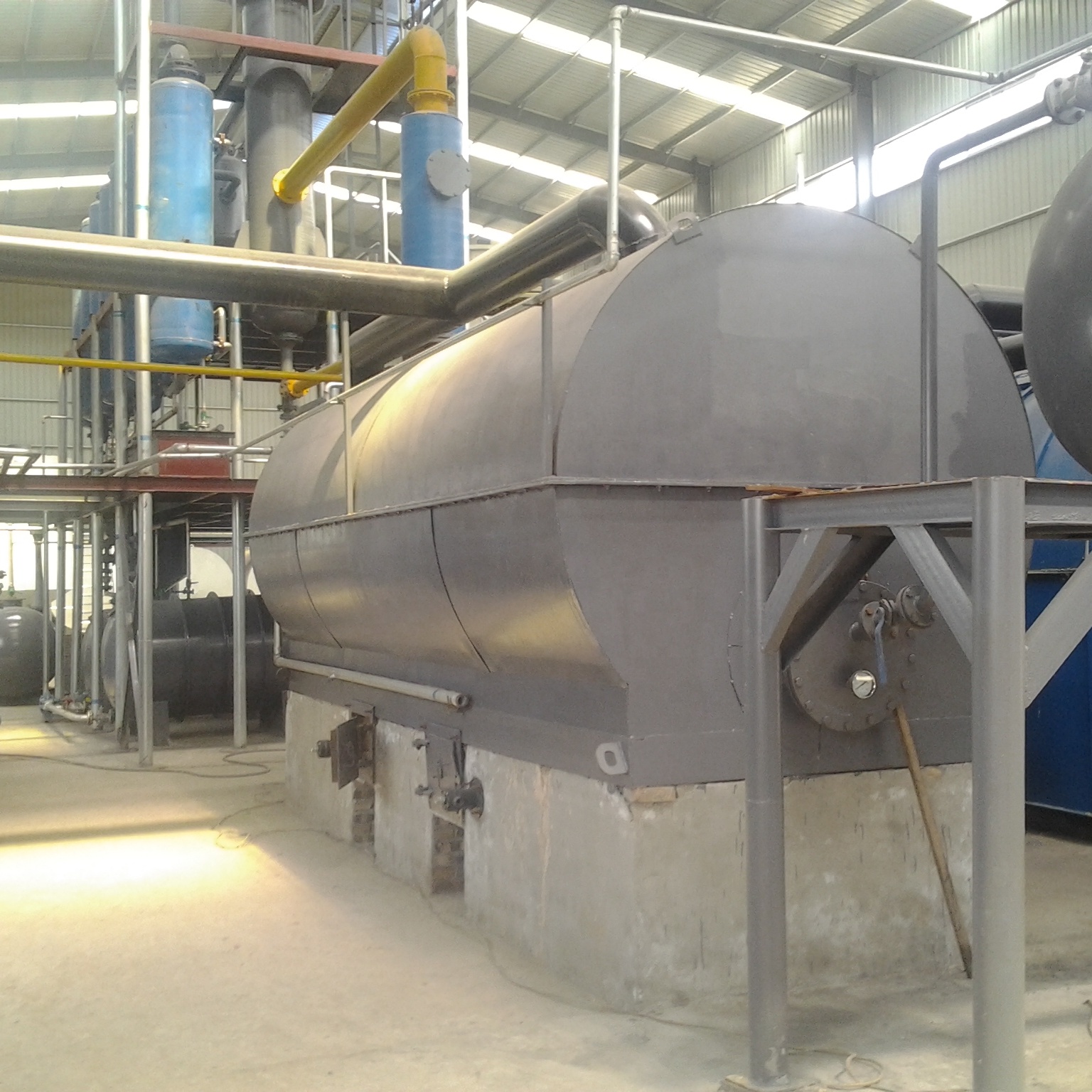 15.5kw Type Small Scale Waste Tyre Plastic Rubber Pyrolysis Plant For Fuel Production