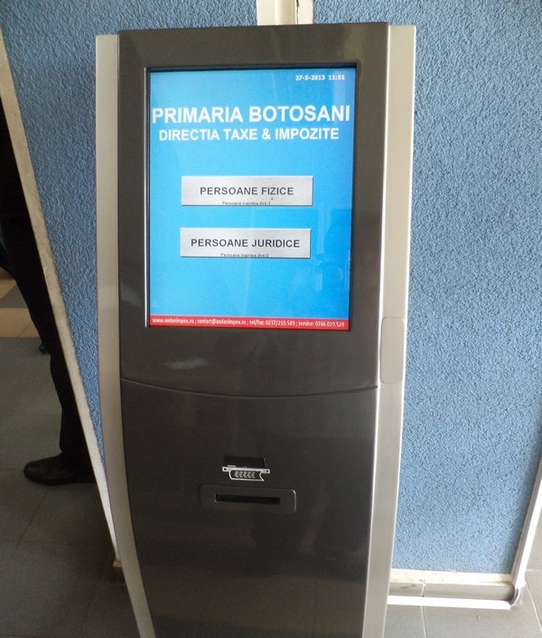 Token Number Central LCD displays with Advertising Video for Queue Management System