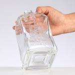 Clear Glass Collar 750ml Embossed Bottle for Alcoholic Beverages and Drinks