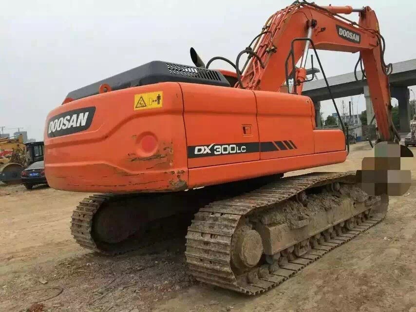 151KW Used Doosan DX300LC Crawler Excavator 1.27m3 Bucket Capacity