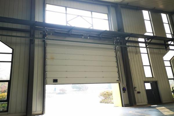 Outside Galvanized Steel Frame Industrial Sectional Doors With High frequency