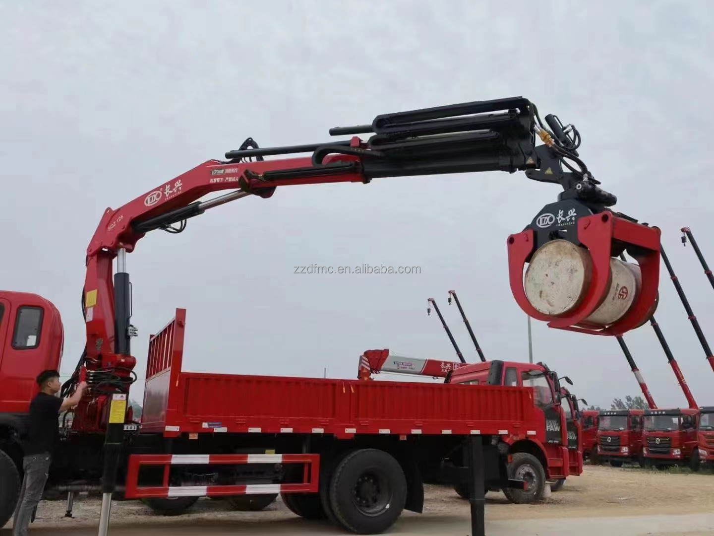 14 Ton Mobile Truck Mounted Crane With WEICHAI Engine And 30T.M Rated Lifting Moment