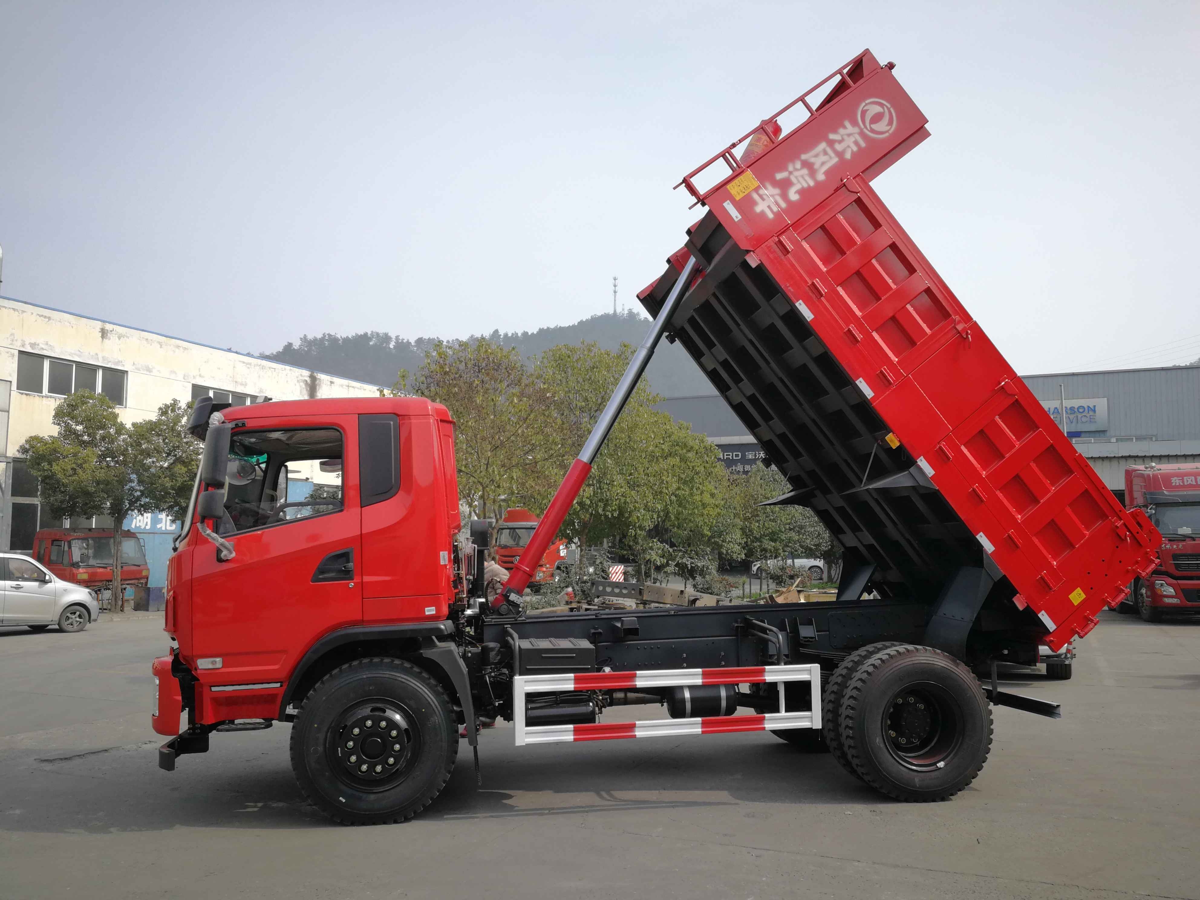 13T Hydraulic Rear Tilt Dump Truck With 7 Cubic Meters Dump Box