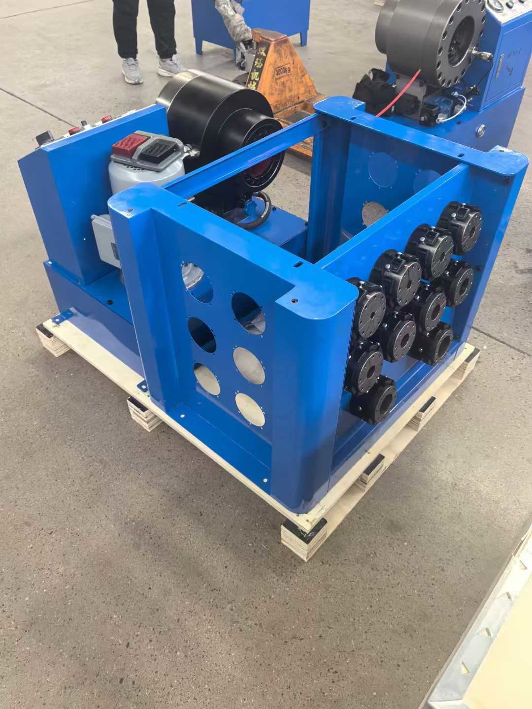 2 INCH Electric Blue Color Automatic Hose Swaging Machine With Rack And Fast Change Mould Tools Portable Hydraulic Crimper High Pressure