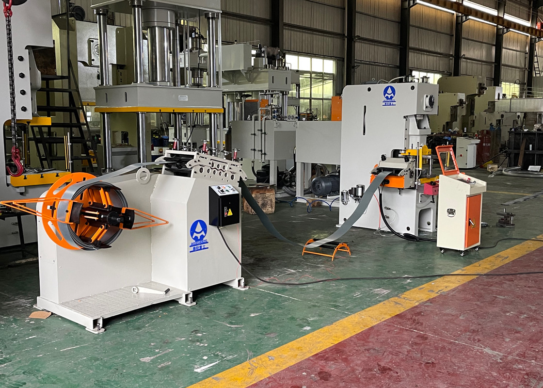 JH21-25 Small Pneumatic Punching Machine Stamping Workpiece Mold Customization With Feeder