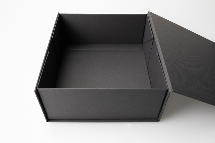 Luxury Gift Box Packaging Stock Magnet Folding Gift Box With Ribbon