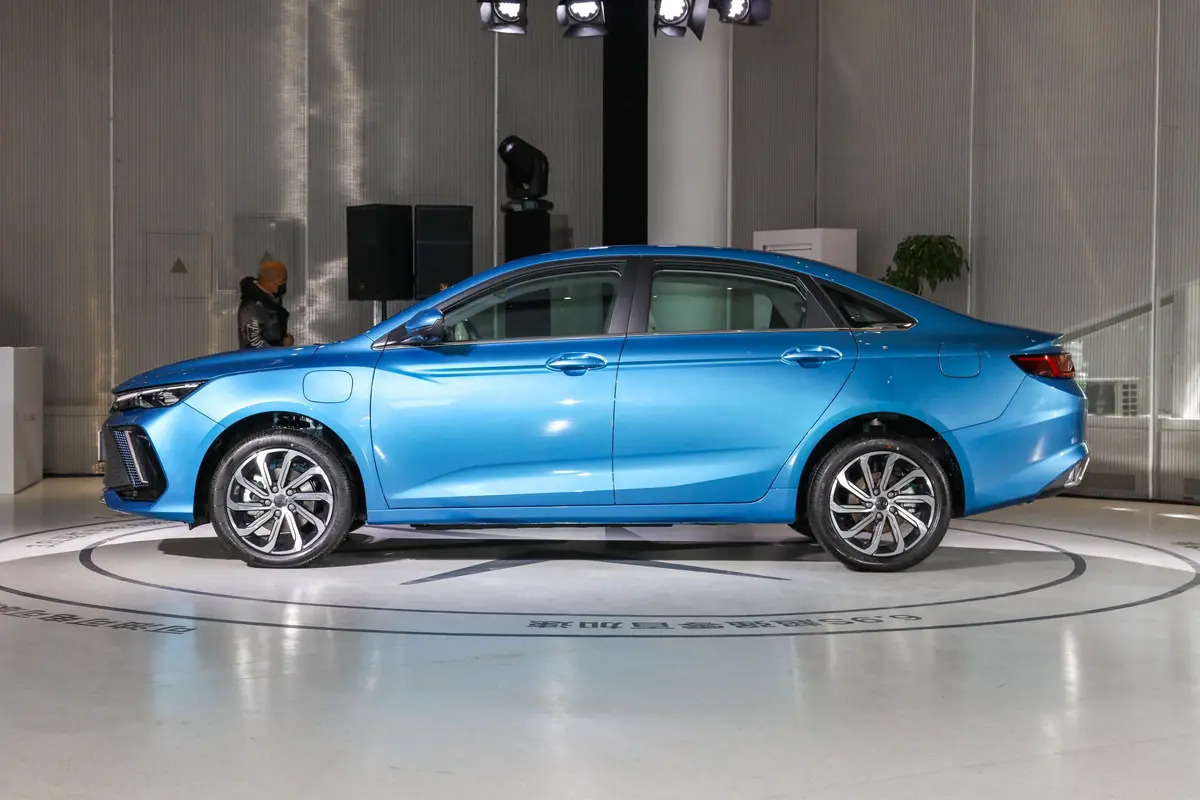 Geely Emgrand L Thor HiP EV Car Plug-in Hybrid 230km/h High speed Long Range 4735*1815*1495mm with speed Safety Features