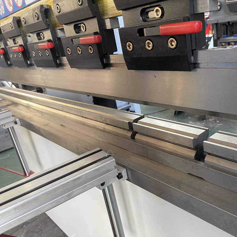 30T 1600MM Hydraulic Press Brakes With Tp10s High Accuracy 0.02mm