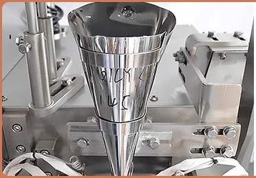 Automatic Granule Food Packaging Machine for Triangle Sachet Candy 400 KG Capacity