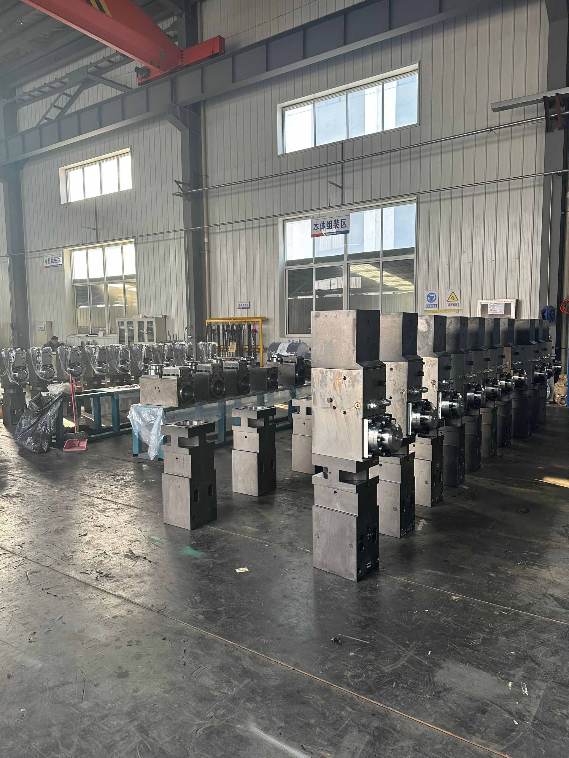 Earth-Moving Construction Main Body of Hydraulic Breaker SB81A SB121 SB151 with 870 KGS Product Weight 9