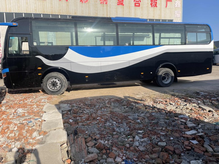 Refurbished Youtong 49 Seats Diesel Engine Coach Bus for Customer Requirements