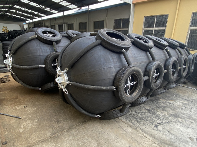 Anti High Pressure Submarine Fender Boat ISO17357 Yokohama Rubber Fenders