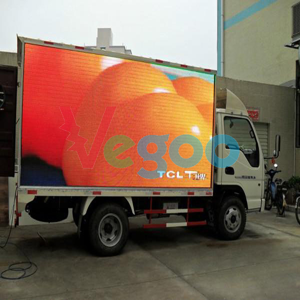 Remote Control Outdoor Full Color LED Display 4mm Led Screen 9500K - 11500K