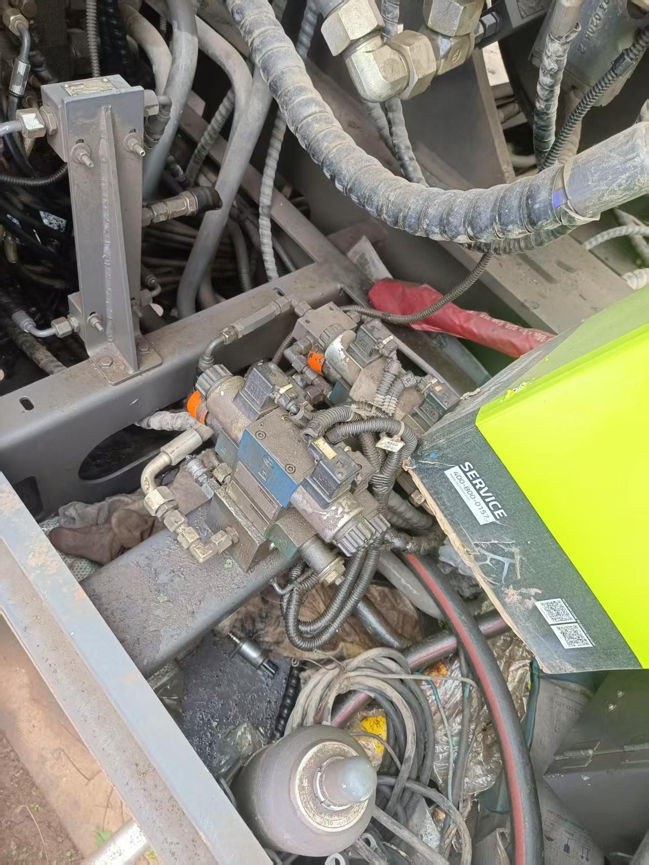 Energy Efficient 85Ton ZCC850V Lattice Boom Crane Safe Operation at Maximum Lifting Height 43m