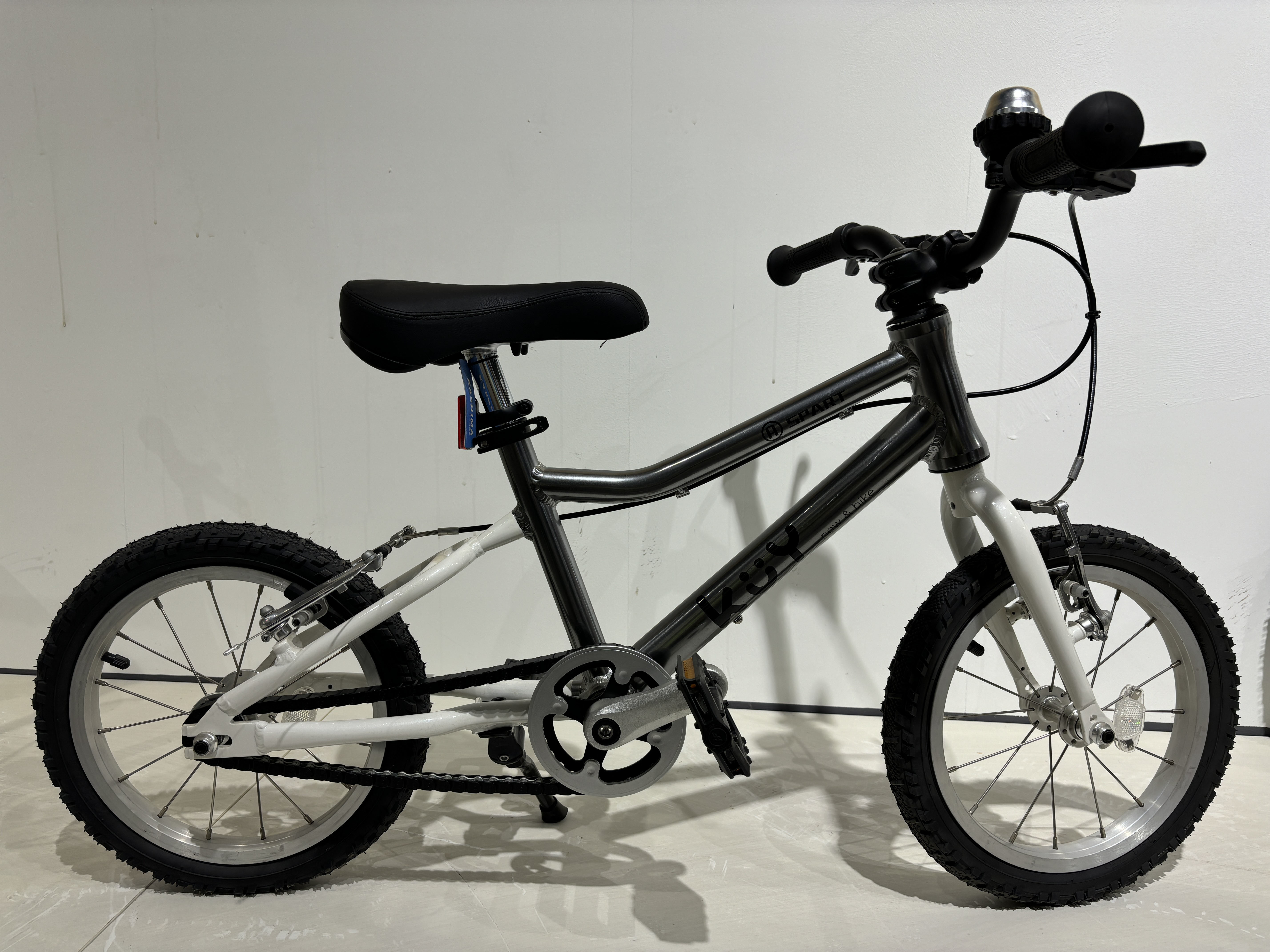 Kids Steel Frame Coaster Brake Bicycle With 4 Wheels Single Speed And Pneumatic Tires