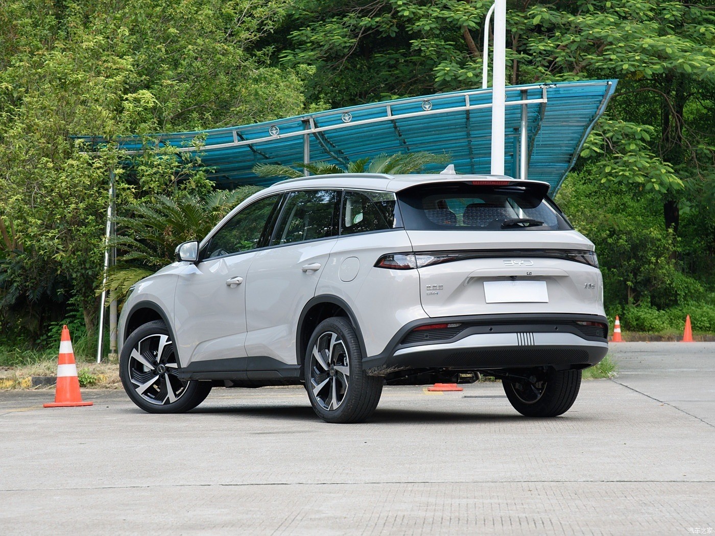 BYD Sea Lion 05 DM-I PHEV Compact SUV Vehicle 2025 DM-I 115KM Flagship Edition High Configuration