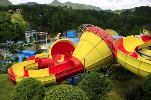 Wholesale Customized Fiberglass Classical Tantrum Valley Water Park Rides 1 Year Waranty from china suppliers