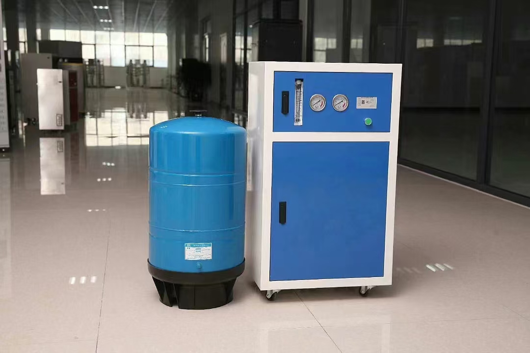 Customized Voltage 500l/H Salty Water To Pure Water Treatment Purify Automatic Operation