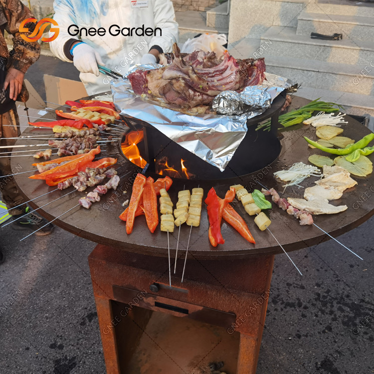 Outdoor Barbeque Grill Charcoal Smoker Rusty Color BBQ Grill With Round 100cm Diameter Cooking Grill Plate