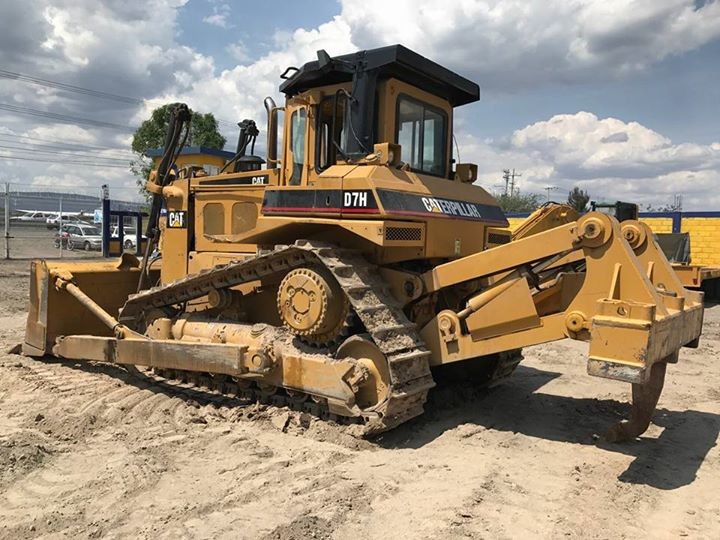 Crawler Type Used Cat Bulldozer D7H With Very Strong Engine 520mm Shoe Size