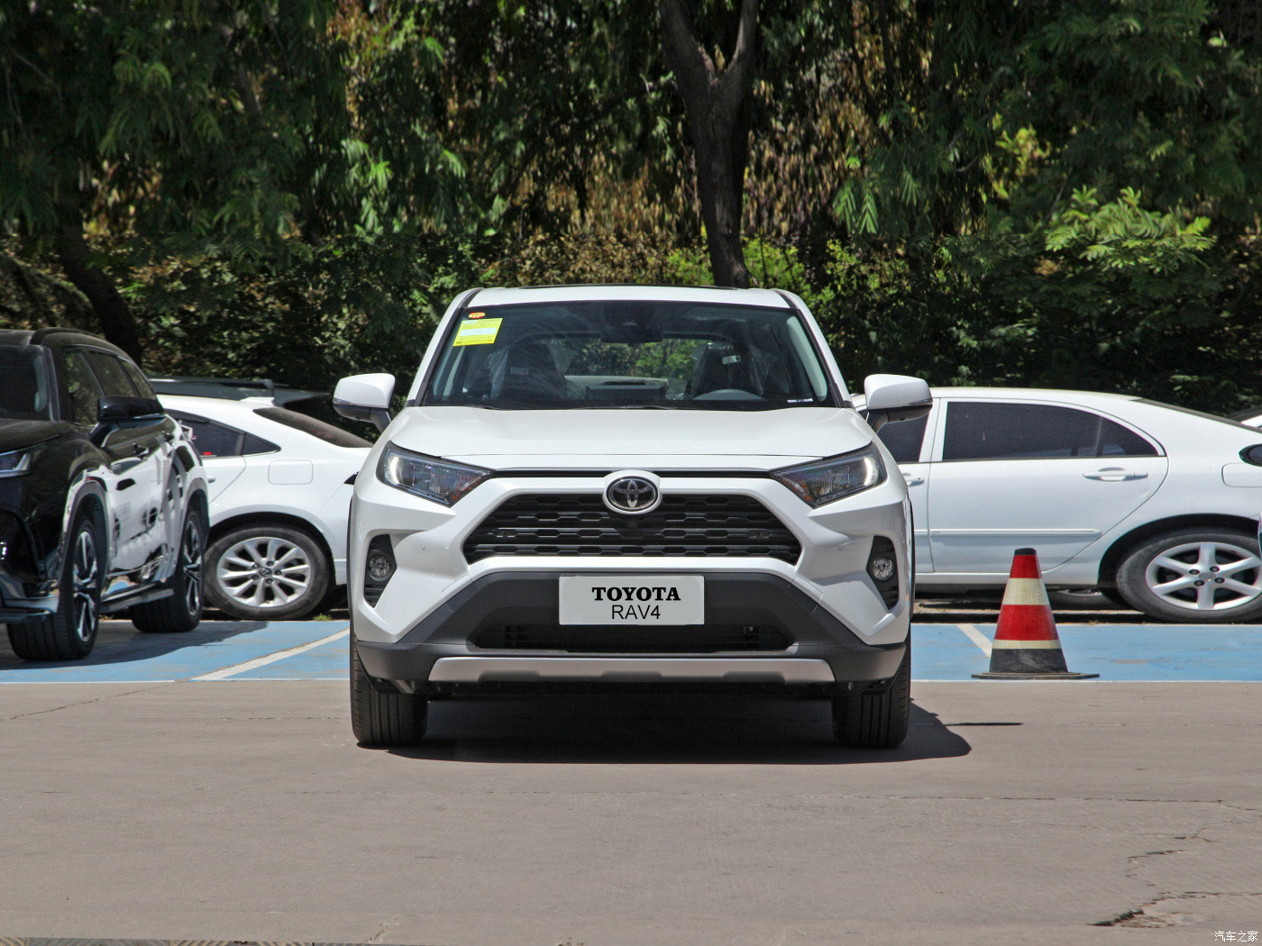 The 2023 2024 TO-YOTA R-AV4 Electric Copilot Seat Adjustment Automatic Headlight Gas/Petrol Cars