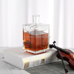 Wholesale Customize Sealing Type Empty Clear Glass Liquor Bottle 700ml 750ml Vodka Rum Bottle from china suppliers