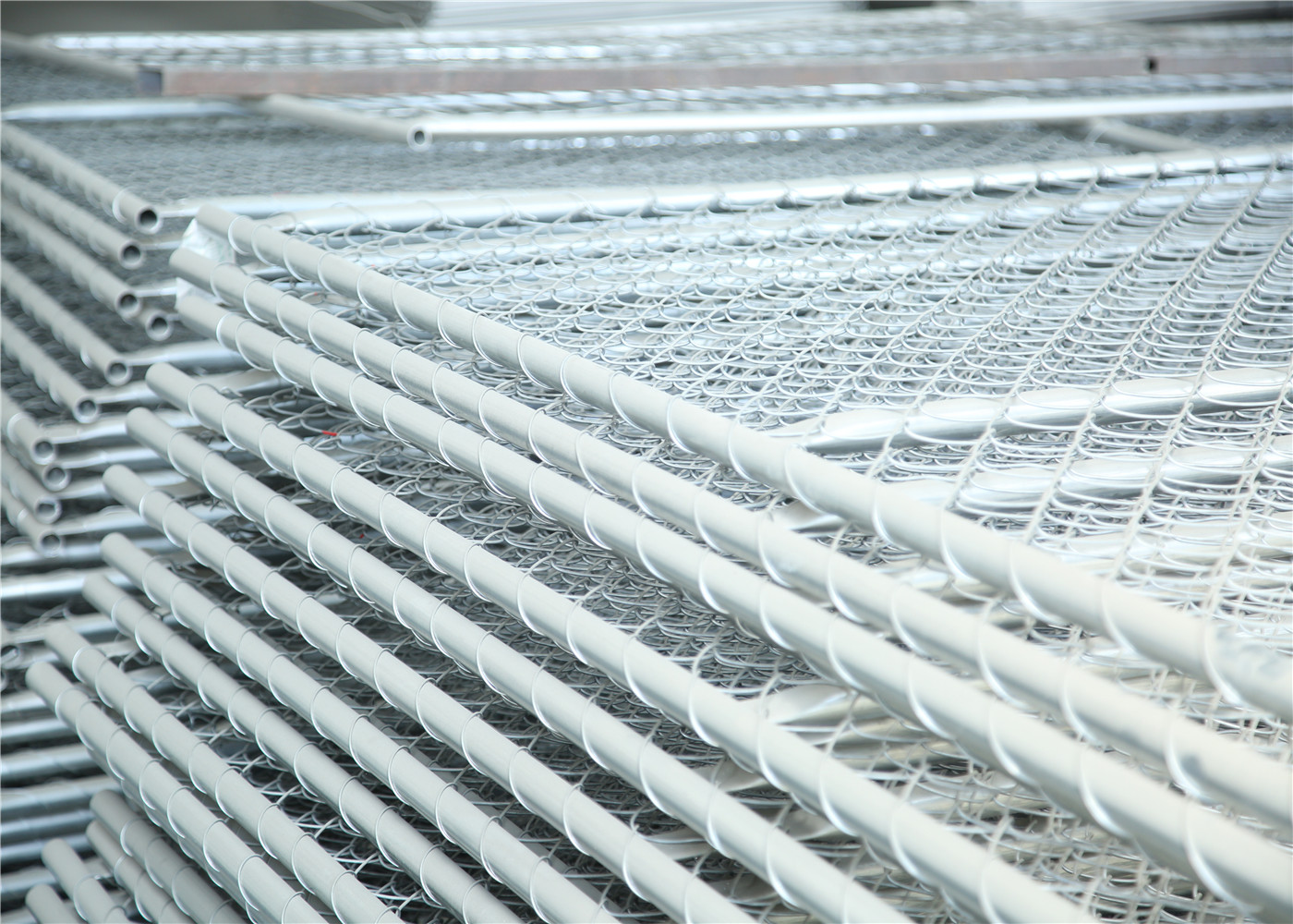 Chain Mesh Construction Wire Fence Panels OD 33.2mm wall thick 1.5mm Mesh 60mmx60mm Diameter 2.7mm