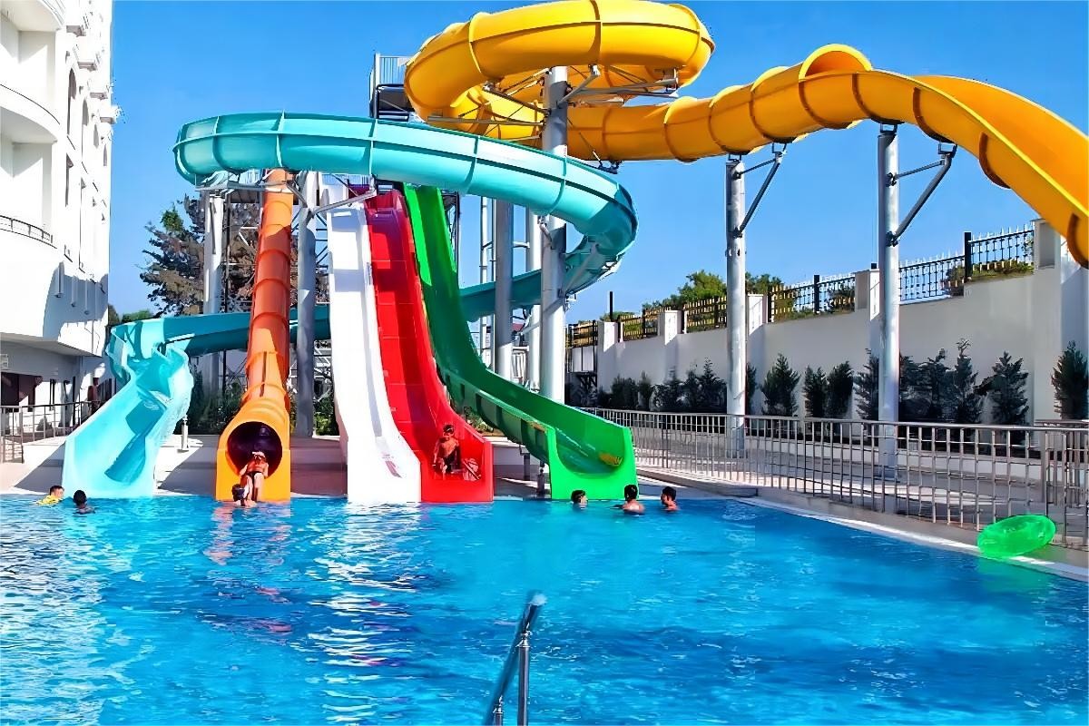 18.5 Kw Water Park Slide Play Amusement Rides Fiberglass Slide Outdoor For Kids