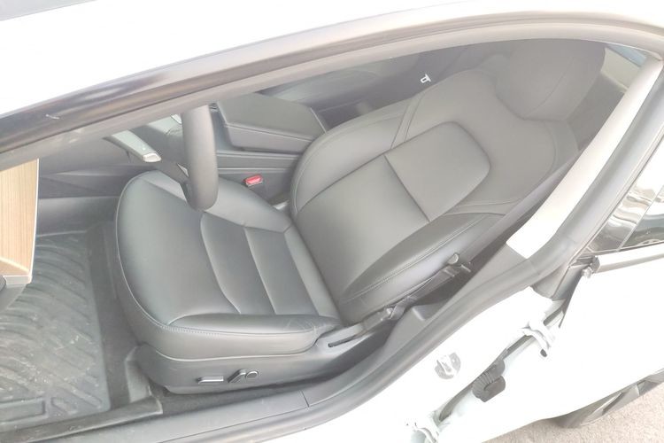 New Energy Electric Vehicle Cars Sedan 4 Wheels High Speed 5 Seats 4 Doors