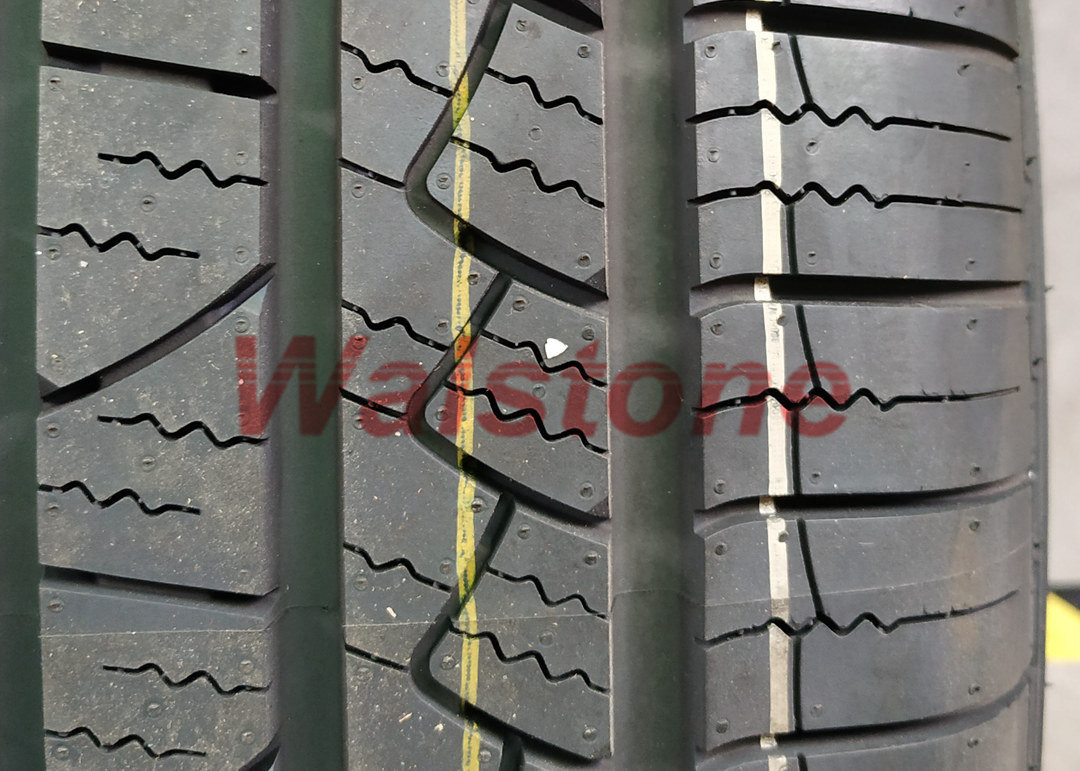 Passenger Car Solid Rubber Tyres 255/60R18 112XL/H/V Symmetric Tread Pattern
