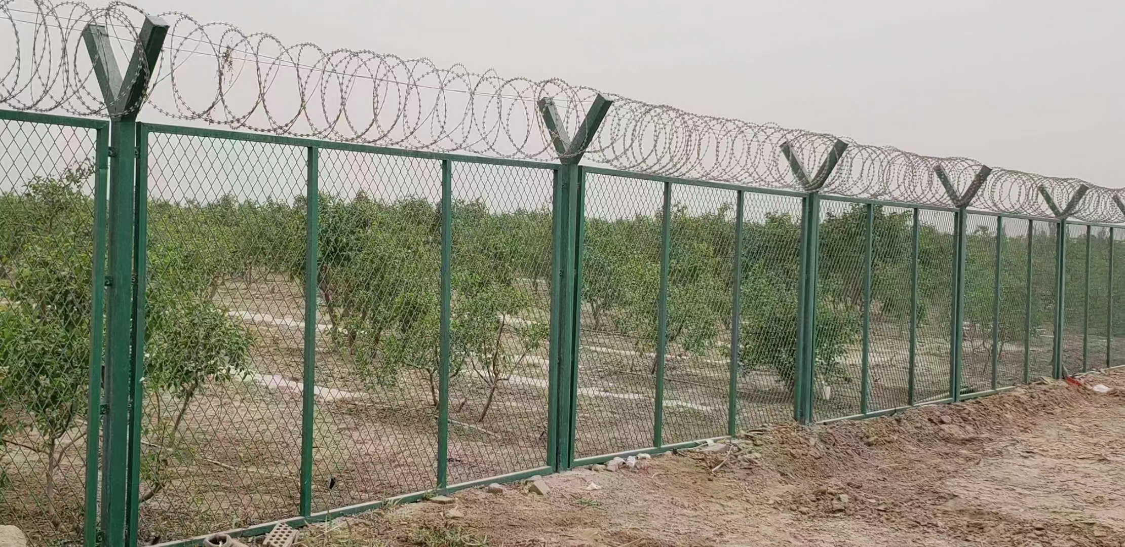 6ft black chain link fence chain link fence Cyclone Wire Fence Product