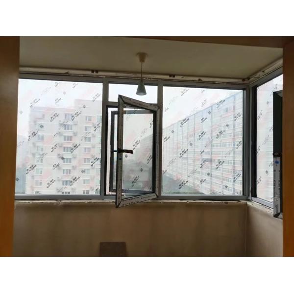 Thermal-Adaptive Folding Window System with Interchangeable Insulation Panels for Climate Extremes