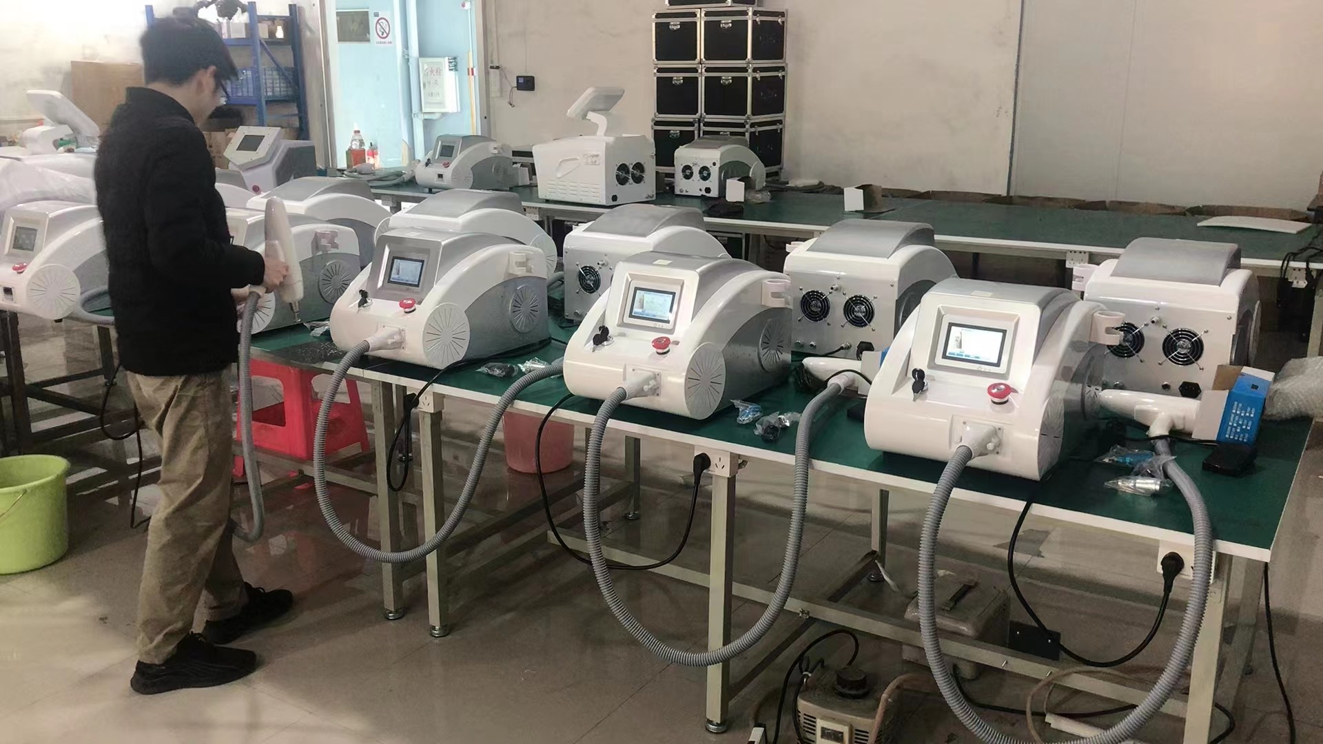 J300 Pigment Removal Best Selling 1064nm 532nm 1320nm Q Switched Nd Yag Laser Tattoo Removal Skin Whitening Machine
