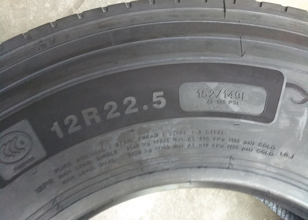 Cost Effective Highway Truck Tires 12R22.5 All Steel Radial Tire Structure