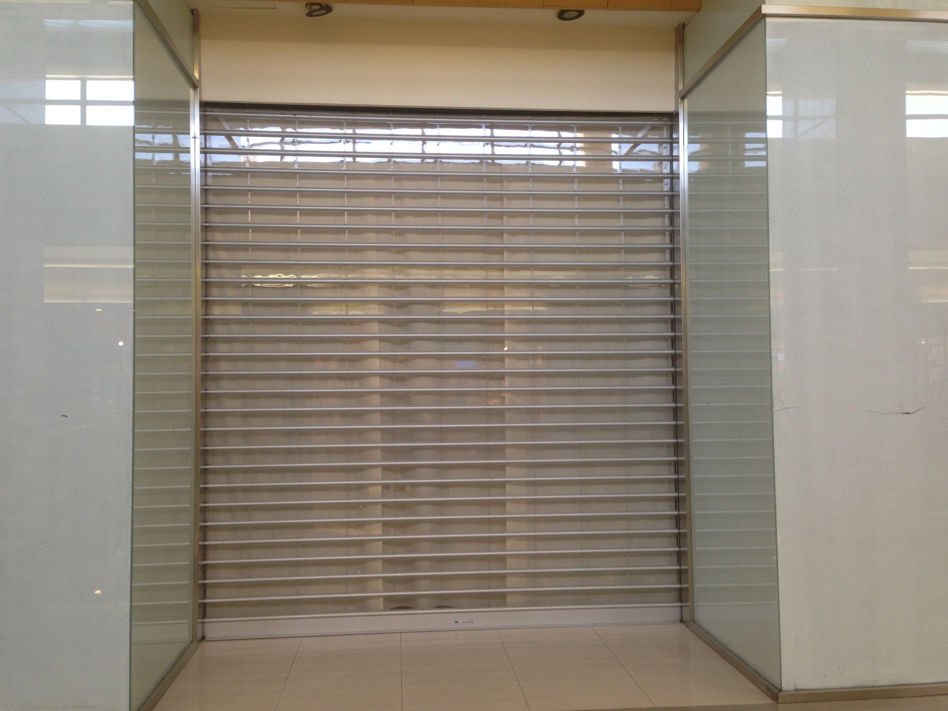 Crystal See Through Roller Shutter Doors 3mm 2.3mm Polycarbonate Rolling Shutter Door