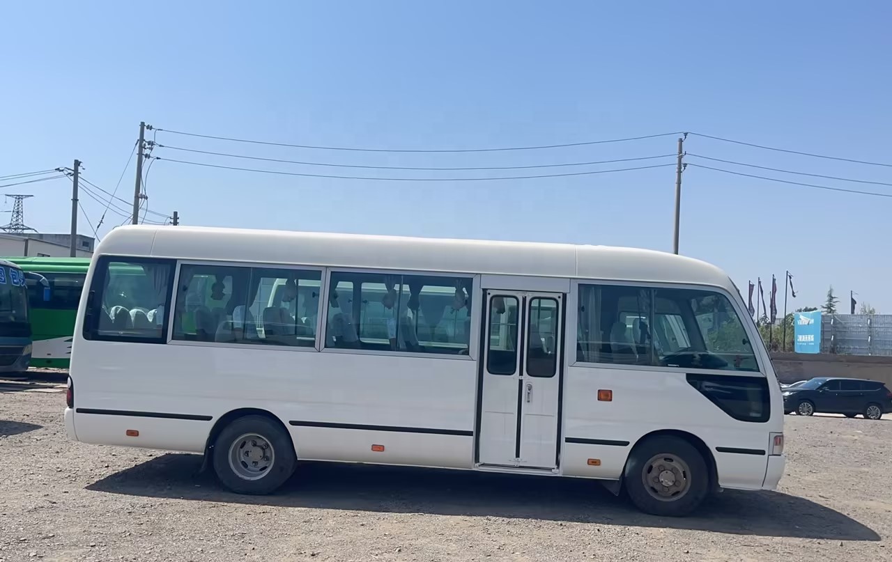 Good Condition Diesel Engine 30 Seater Toyota Coaster Bus for in Euro 3 Standard
