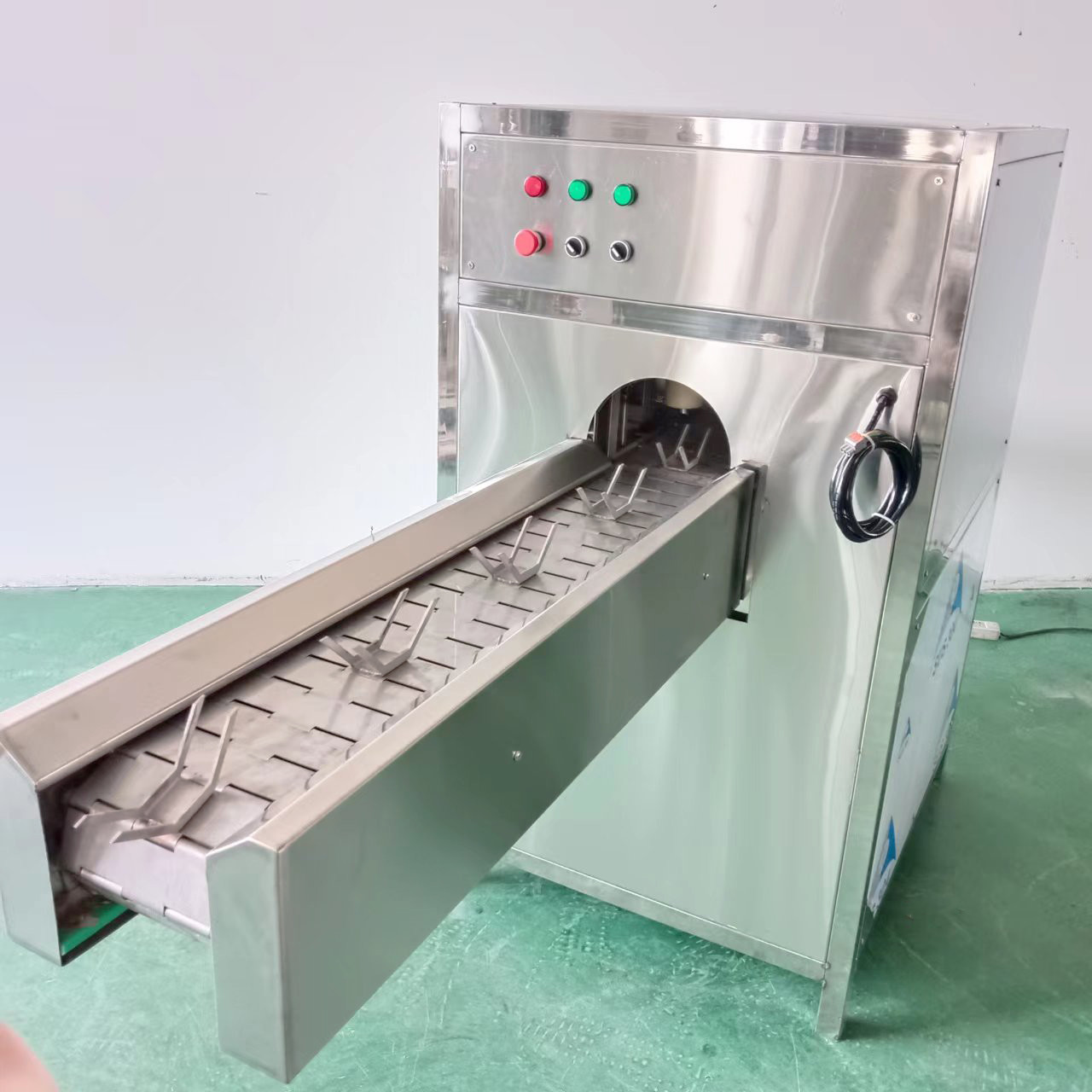 Precision Cutting A Dual-Use Home And Commercial Onion Root Cutter Leaves Onions Intact