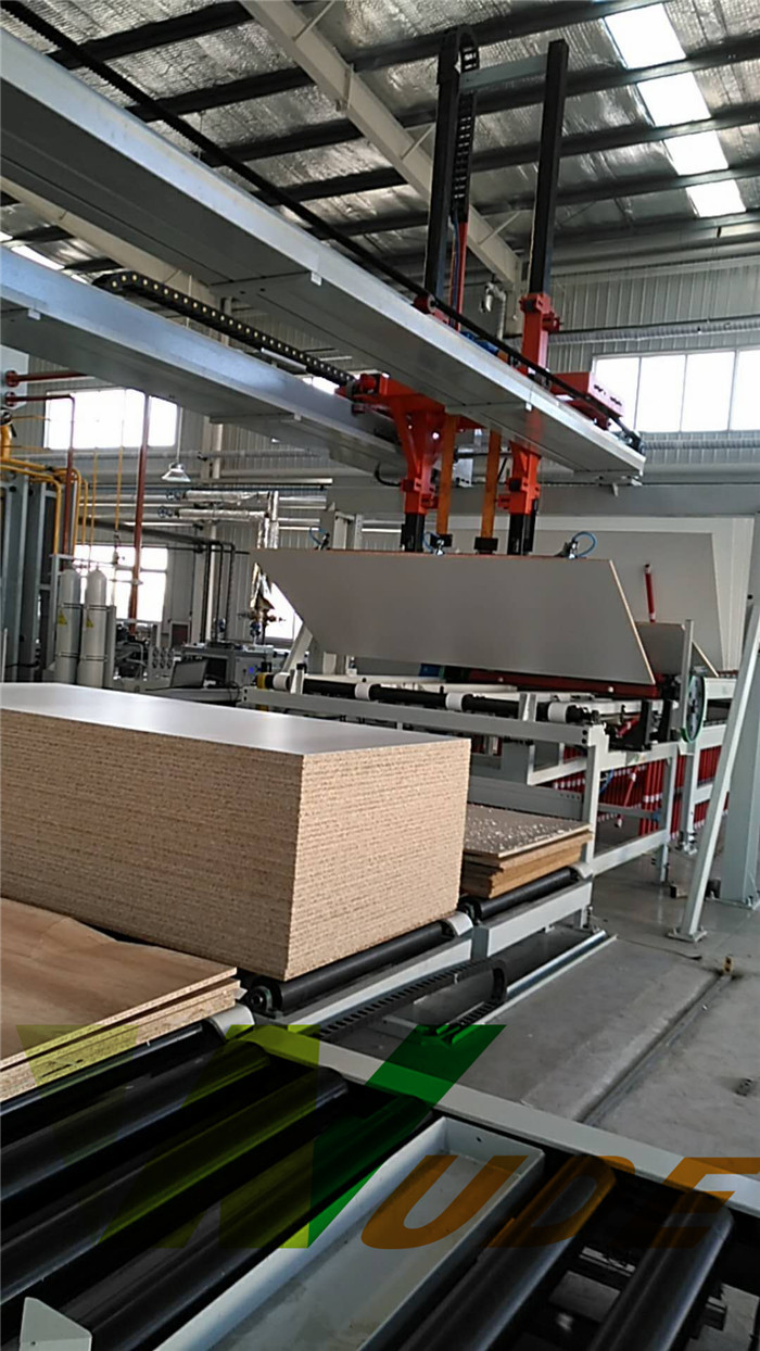Short Cycle Low Pressure Laminate Machine , Furniture Laminating Line 100 sheets/h