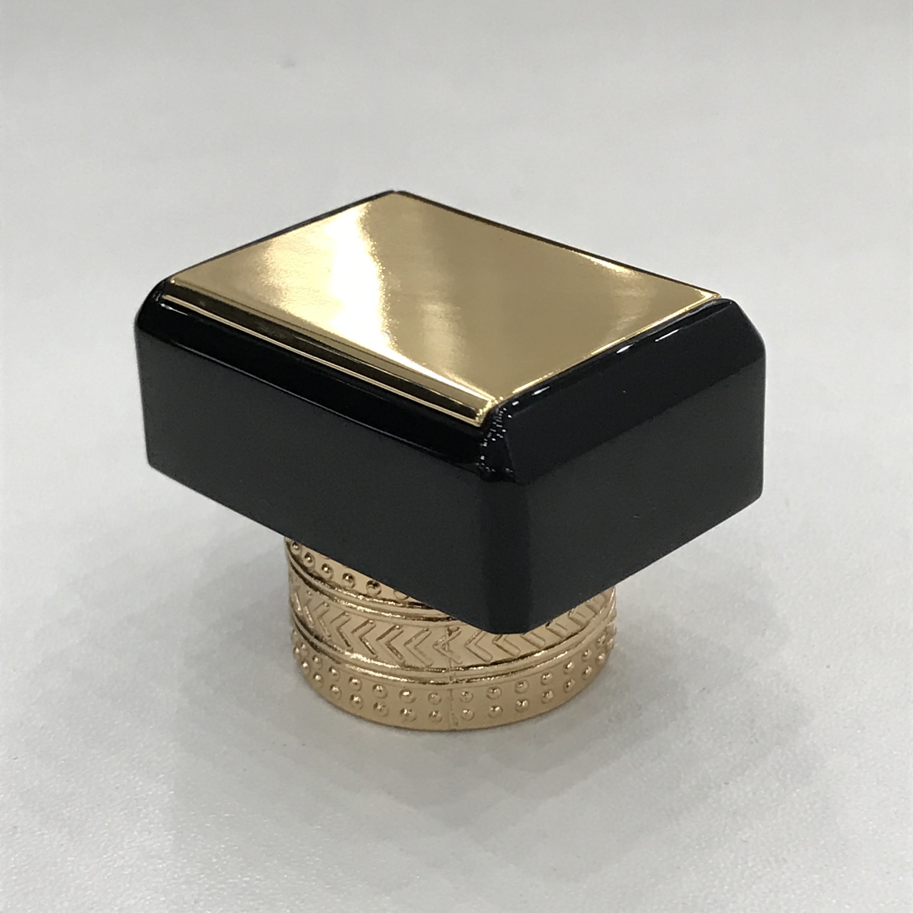 Customized Zamak Perfume Container 41*29*30mm With Gold/Silver Caps