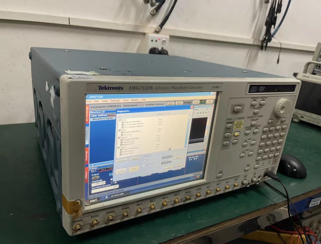 AWG7122B 12 GS/s Tektronix Arbitrary Waveform Generator 2 Ch