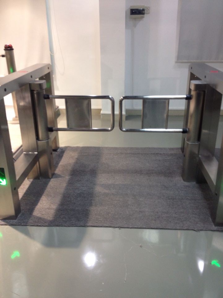 Brush DC 24V Motor Pedestrian Swing Gate Access Control System For Commercial Building