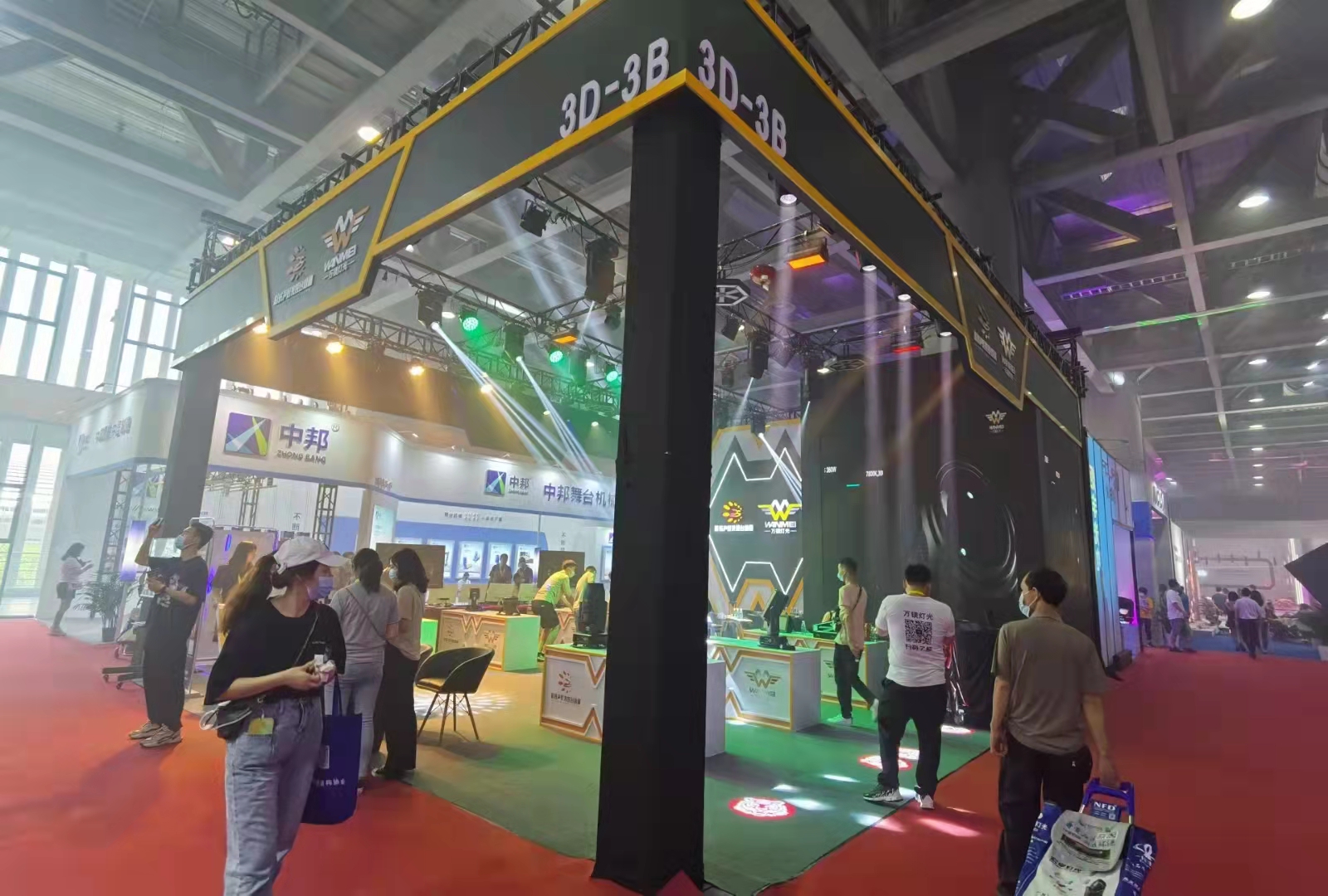 19W 15W RGBW 4 IN 1 LED Stage Lighting System 2500K 60Hz