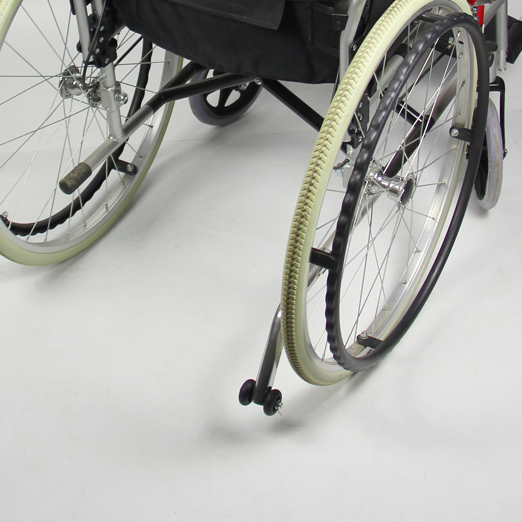 Multifunctional Aluminum Manual Wheelchair Easily Portable Flip Up Armrest