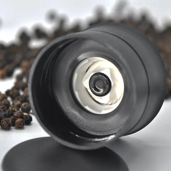 Food Grade 50 ml 80 ml Plastic Shaker Bottle Pet Packing Plastic Spice Jars Grinder Mill Set for Kitchen