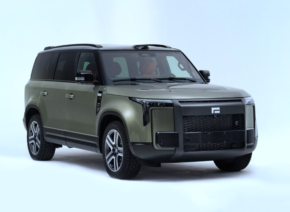 Plug In Extended Range Hybrid Vehicle Automobile Large SUV Four Wheel Drive