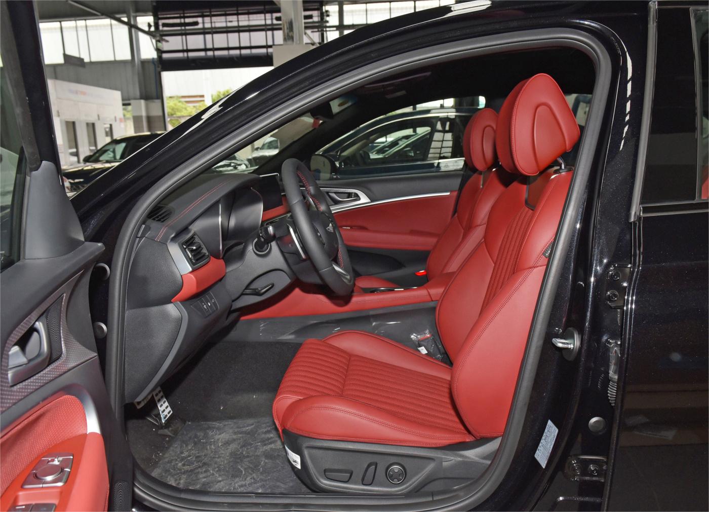 High Speed 2023 Genesis G70 G80 2.5T 304HP 2WD 4WD Diesel Car with Front Disc Rear Drum Brake System