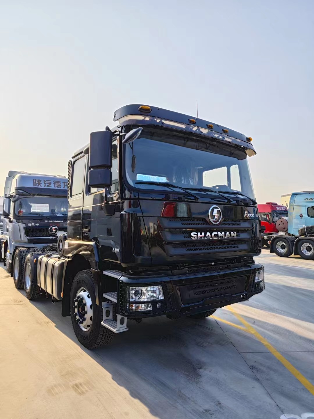 Shacman F3000 4X2 Tractor Head Truck with 10 Forward Shift and High Driving Cab Roof